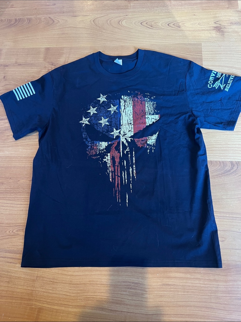 Men's Navy Short-Sleeve Tee with Distressed American flag XL Skull Graphic nwot